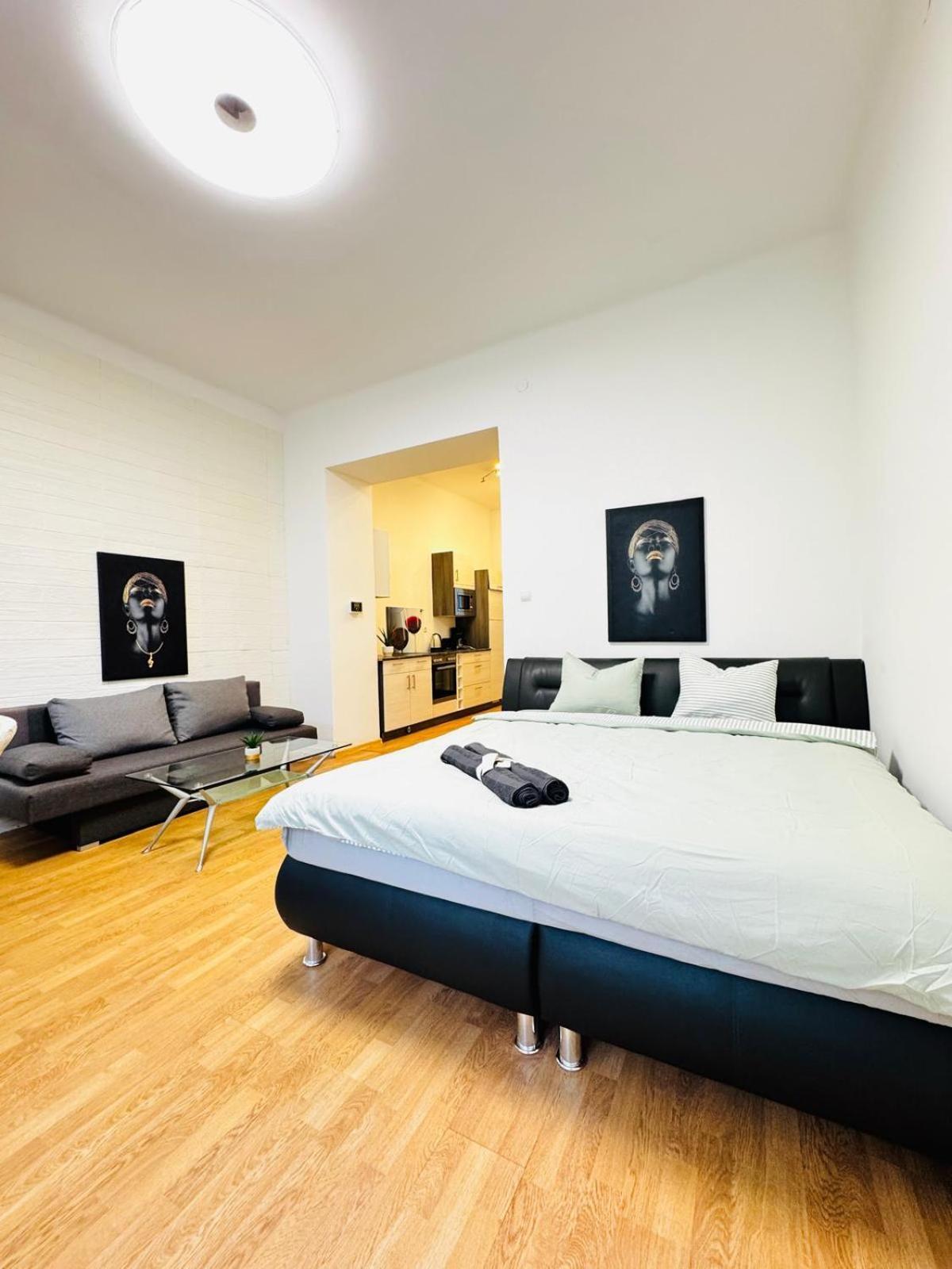 Modern 2br For 5 Prime Location *